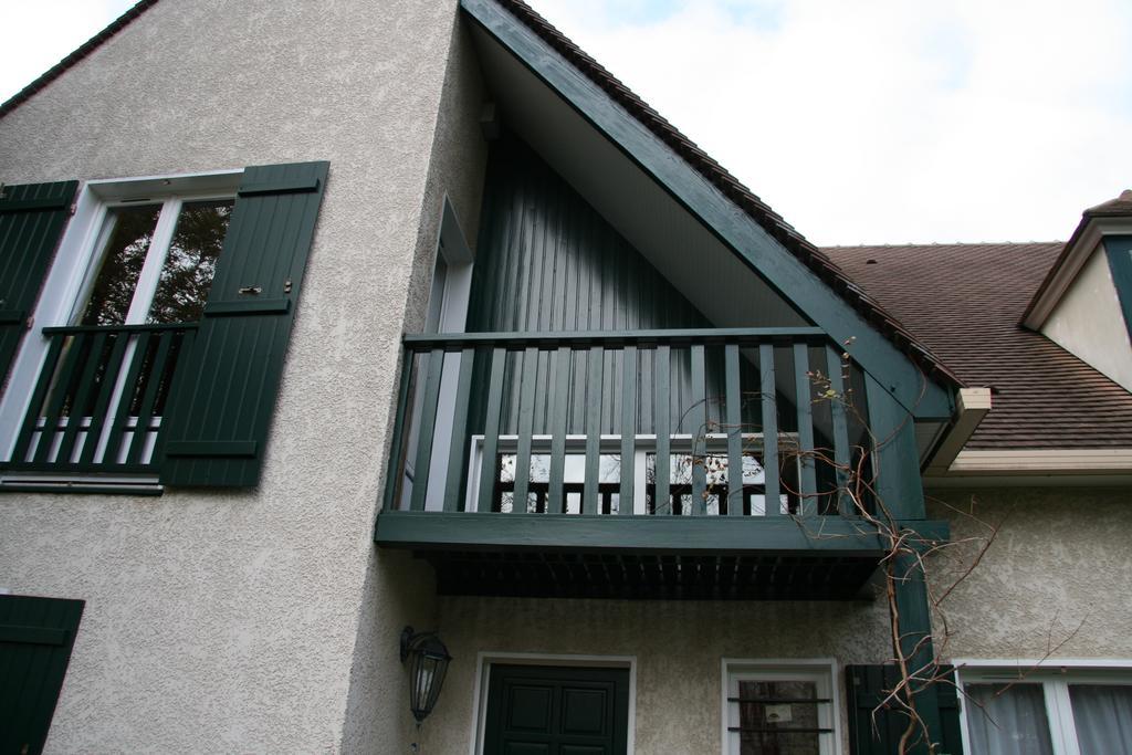 Chambres D'Hotes Les Hibiscus Maisons-Laffitte Exterior foto